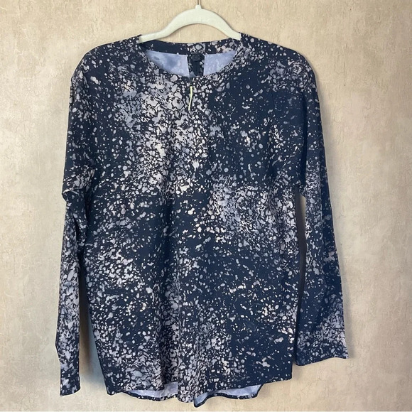 Lululemon loose athletic top - Picture 3 of 12